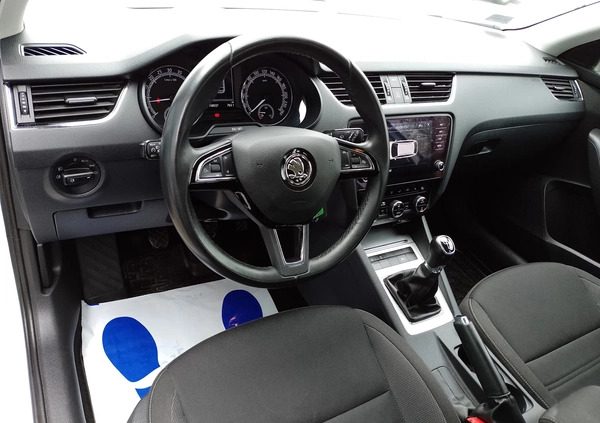 Skoda Octavia cena 59900 przebieg: 158537, rok produkcji 2019 z Międzychód małe 497